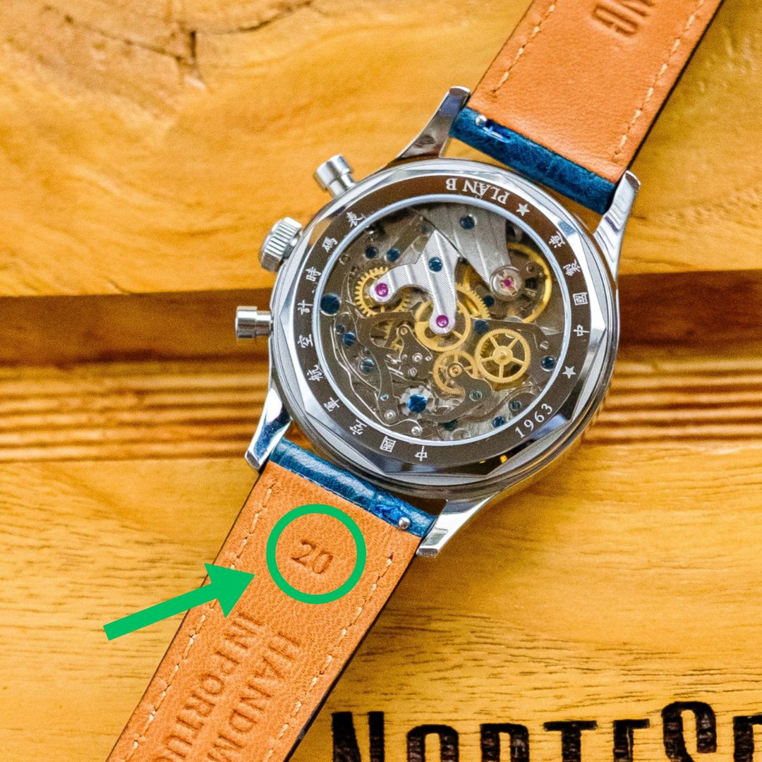 Ver a gravação do tamanha da bracelete no interior da mesma.